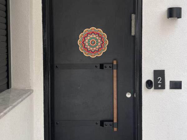 מגנט מעוצב לדלת דגם מנדלה בצורת פרח