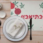 סט פלייסמנטים פי וי סי דגם בתיאבון עם רימונים