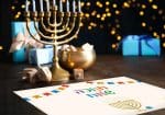 ⁦סט פלייסמנטים לשולחן דגם חנוכה שמח צבעוני⁩ – תמונה ⁦2⁩