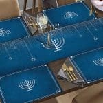 סט ראנר ופלייסמנטים רב פעמיים לחנוכה דגם חנוכיה כסף
